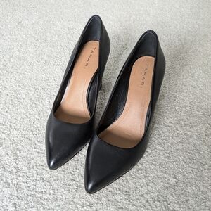 Black Tahari Pumps, size 7